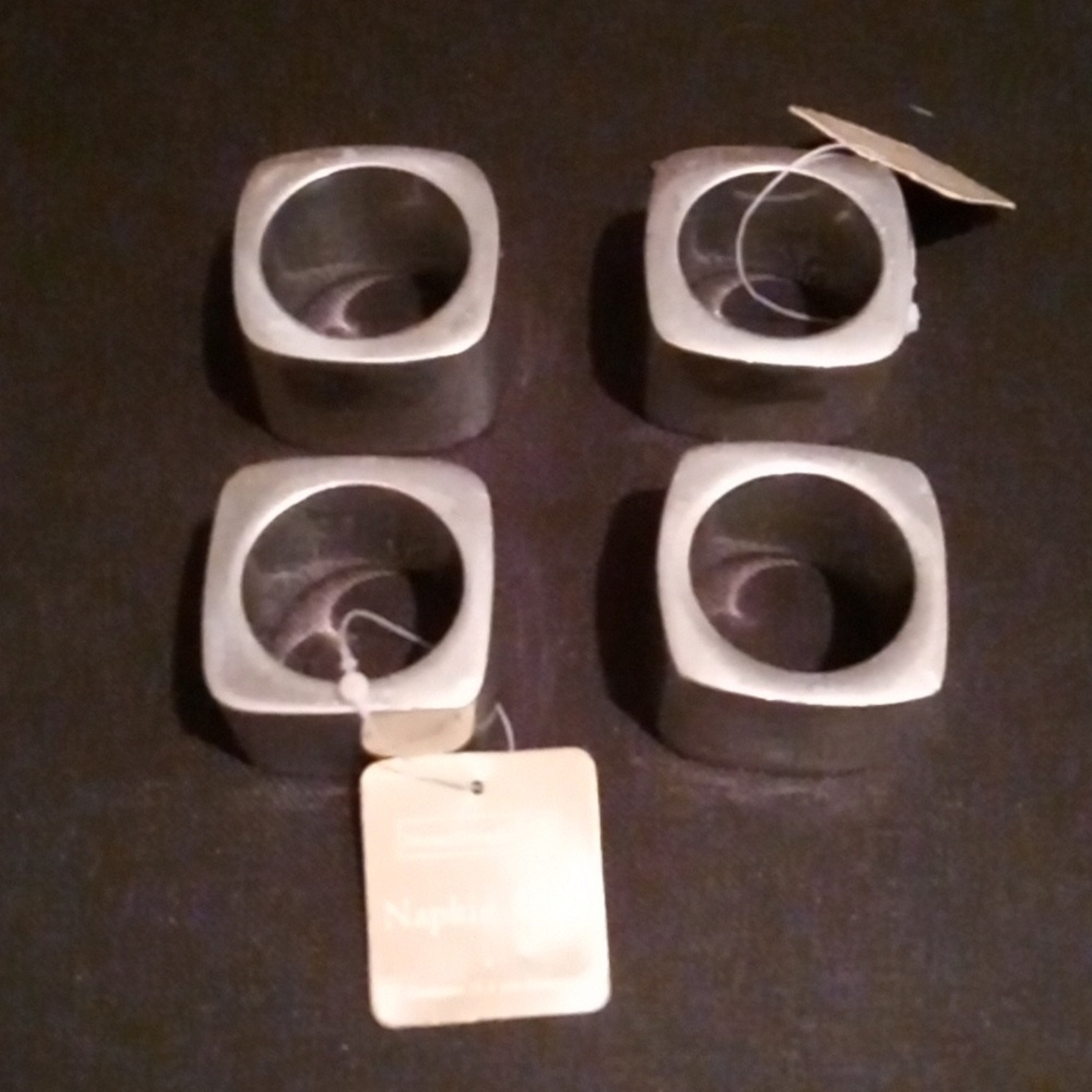 NWT Home trends napkin ring set